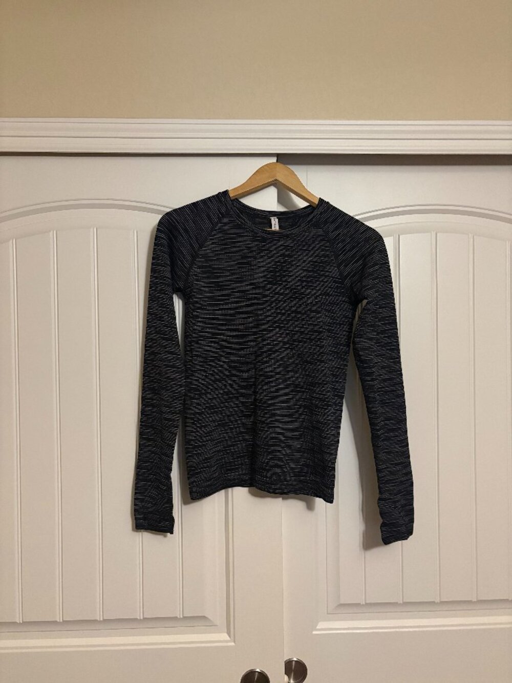 Athleta Momentum Top Spacedye Black Small Long Sleeve Nylon Blend Crew Neck